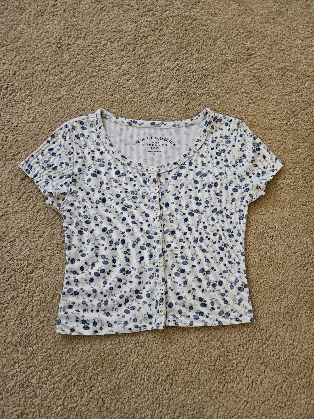 American Eagle Shrunken Tee White & Blue Floral Button-Front Crop Top Medium M